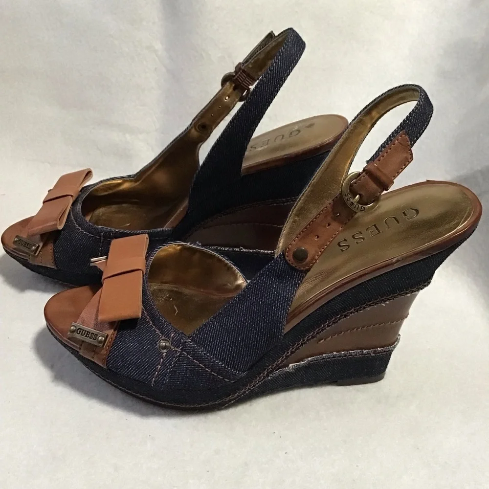 ‼️SOLD‼️GUESS DENIM LEATHER SANDALS - Picture 3 of 10